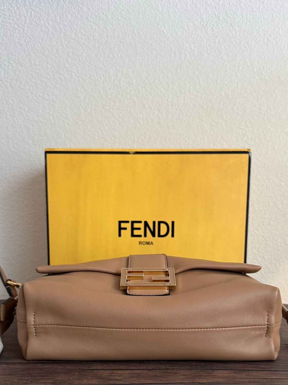 ❌SOLD❌NEW FENDI Baguette Soft Medium Lambskin Leather Bag in Cappuccino - Picture 8 of 9